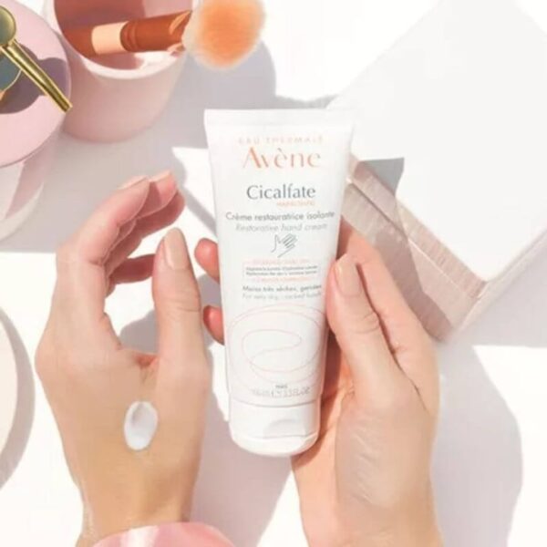 AVÈNE CICALFATE RESTORATIVE HAND CREAM - Image 2